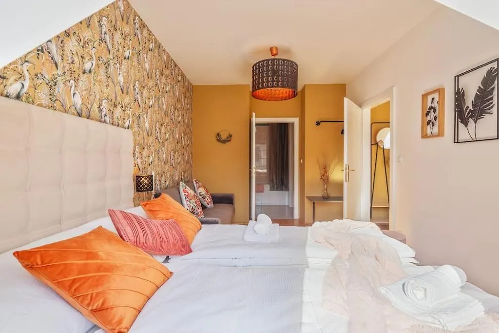 2 Seperate Full Apartments / 5 Bedroom / Rooftop / Vídeň