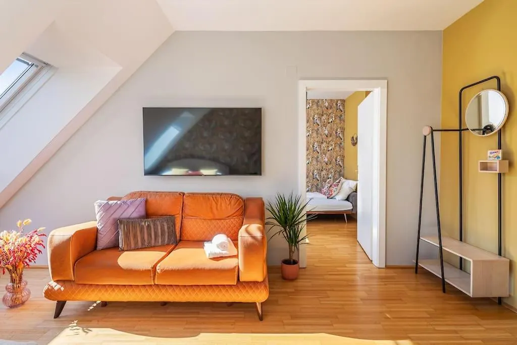2 Seperate Full Apartments / 5 Bedroom / Rooftop / Vídeň 0*,  Rakousko