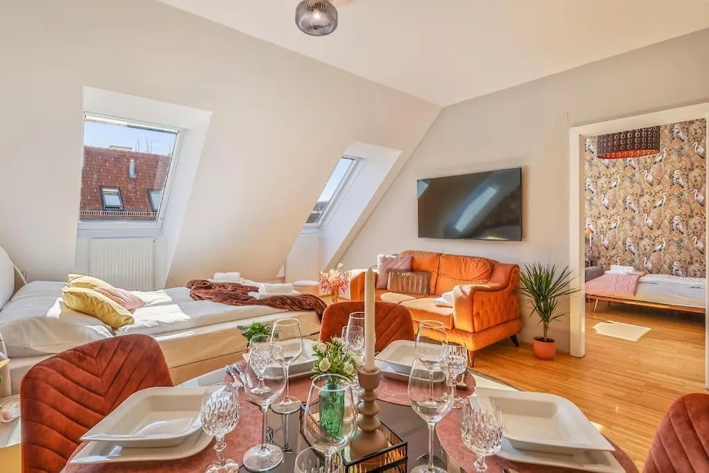 2 Seperate Full Apartments / 5 Bedroom / Rooftop / Vídeň
