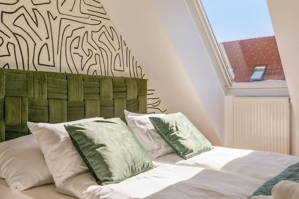 2 Seperate Full Apartments / 5 Bedroom / Rooftop / Vídeň