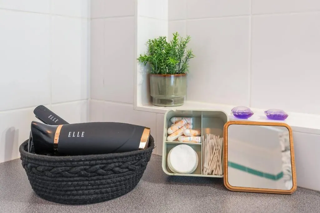 2 Seperate Full Apartments / 5 Bedroom / Rooftop / Vídeň 0*,  Rakousko