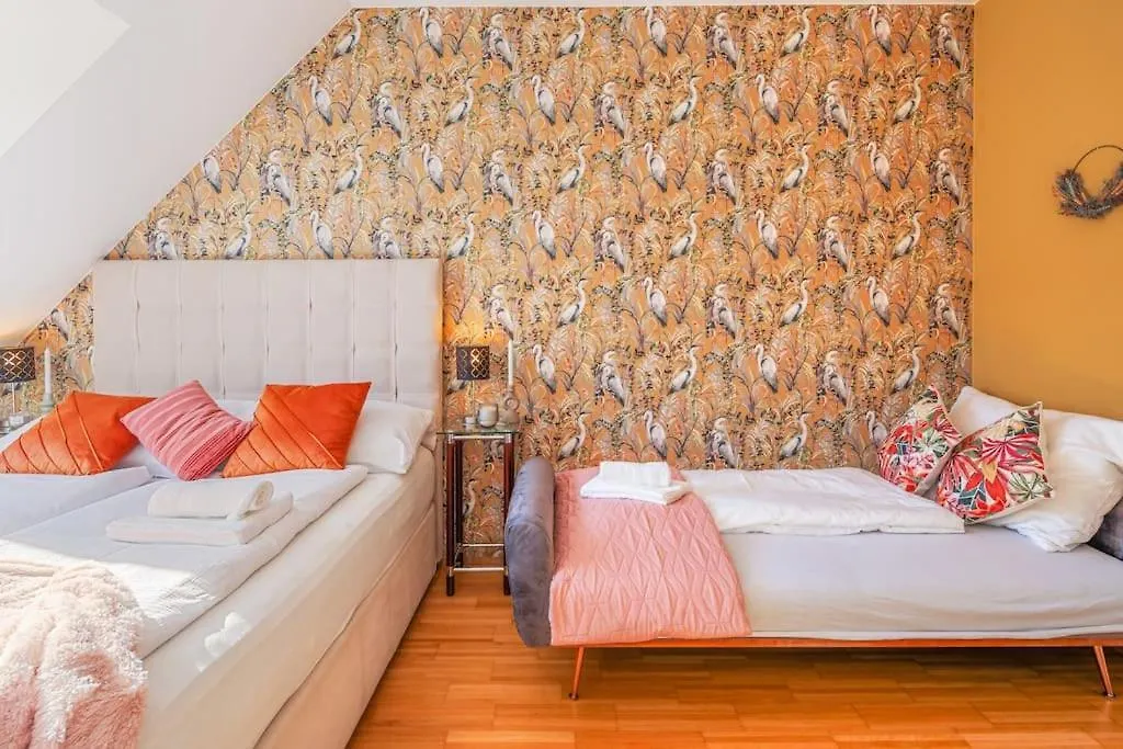 2 Seperate Full Apartments / 5 Bedroom / Rooftop / Vídeň