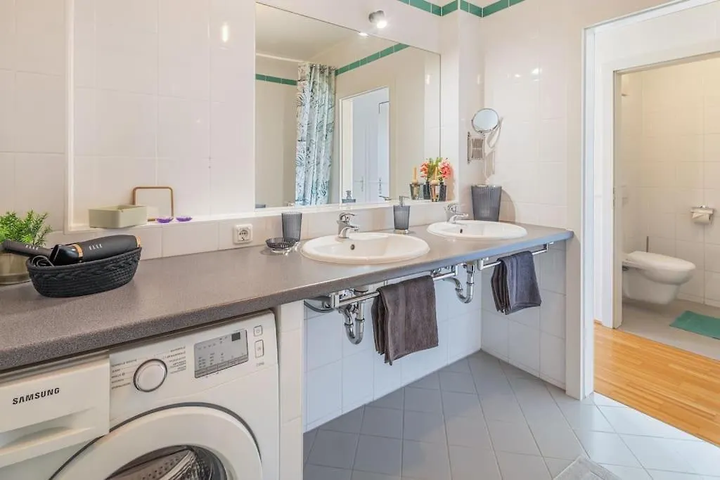 2 Seperate Full Apartments / 5 Bedroom / Rooftop / Vienna