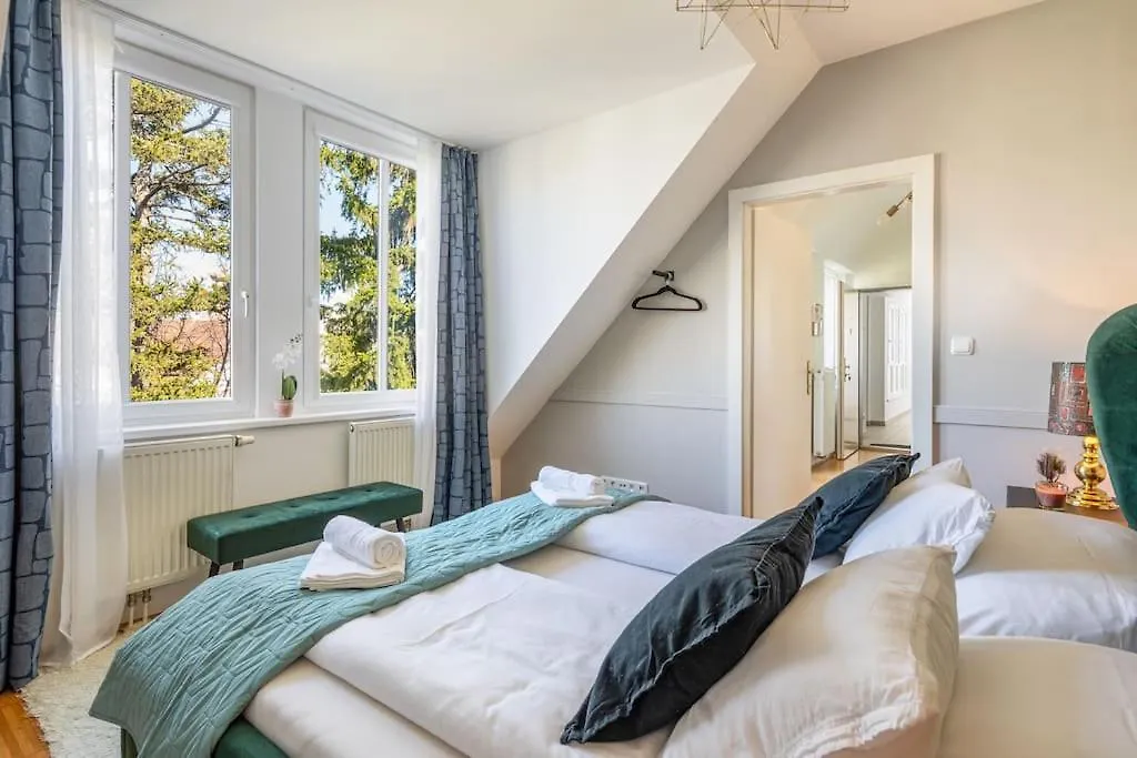 2 Seperate Full Apartments / 5 Bedroom / Rooftop / Vienna
