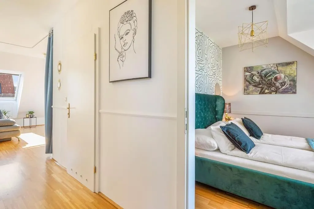 2 Seperate Full Apartments / 5 Bedroom / Rooftop / Vienna 0*,