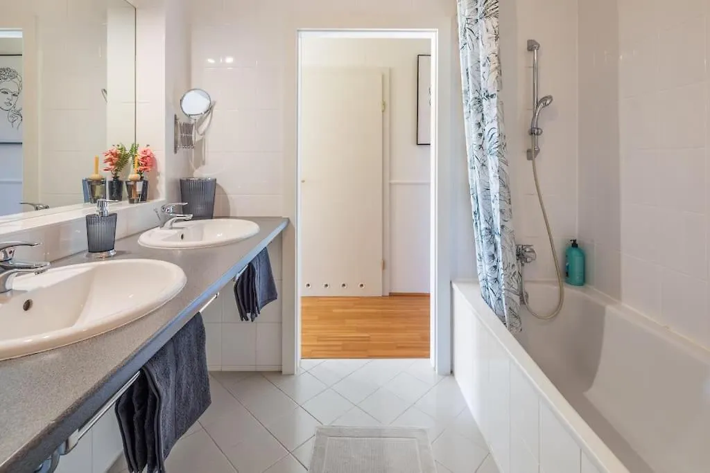 2 Seperate Full Apartments / 5 Bedroom / Rooftop / Vienna Austria